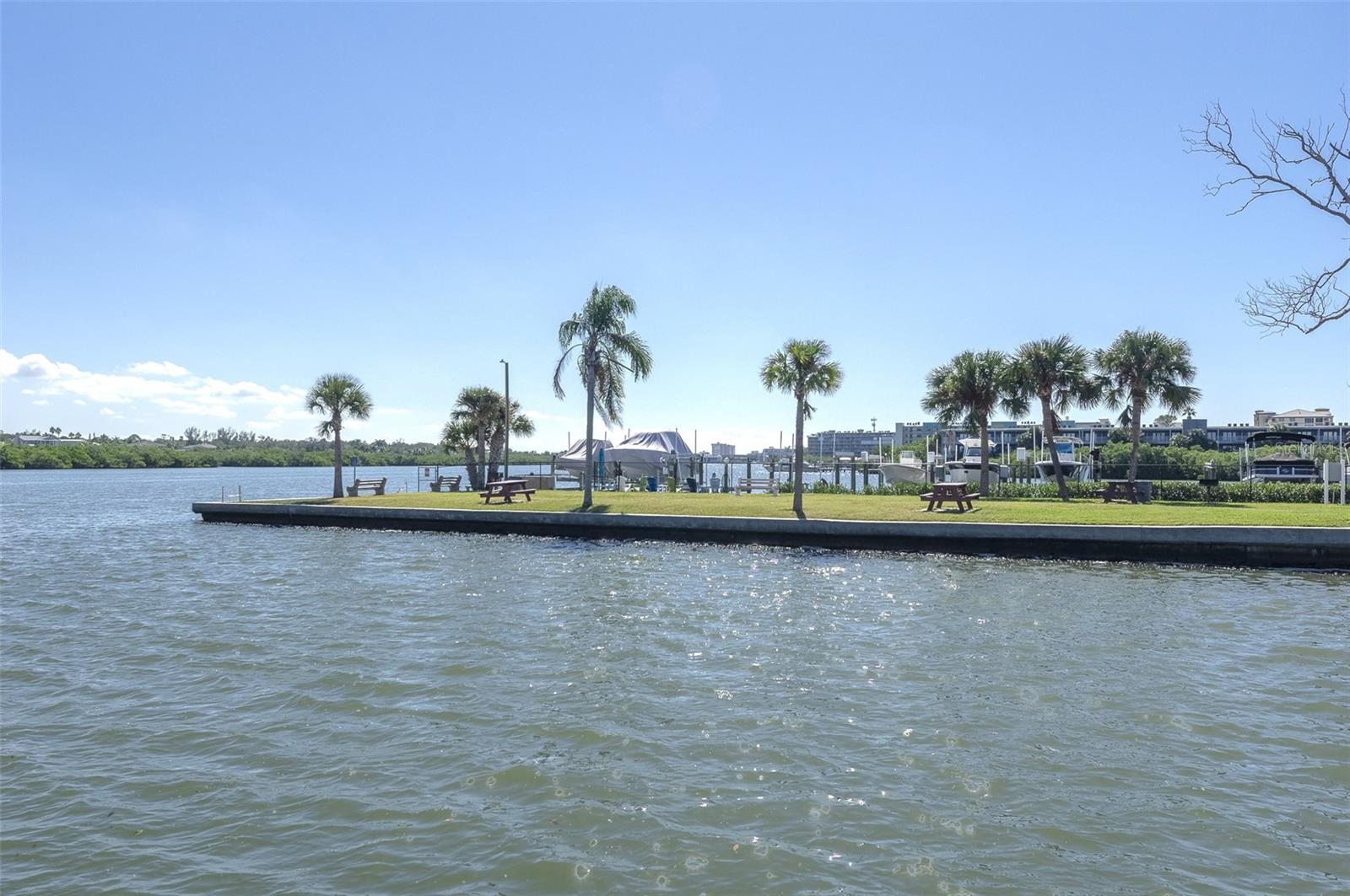 Image 58 of 62 For 19701 Gulf Boulevard 127