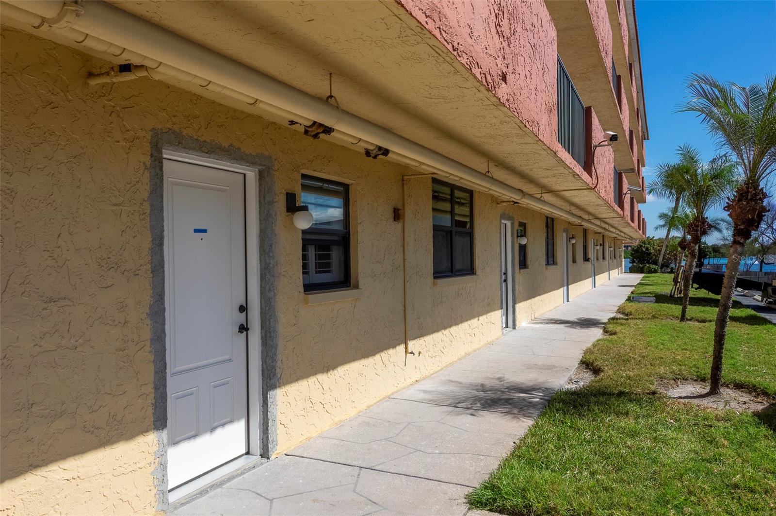 Image 7 of 62 For 19701 Gulf Boulevard 127