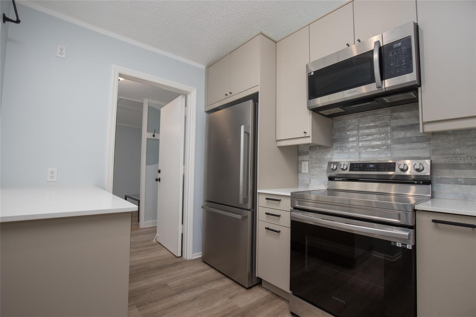 Image 12 of 28 For 3196 Cloverplace Drive