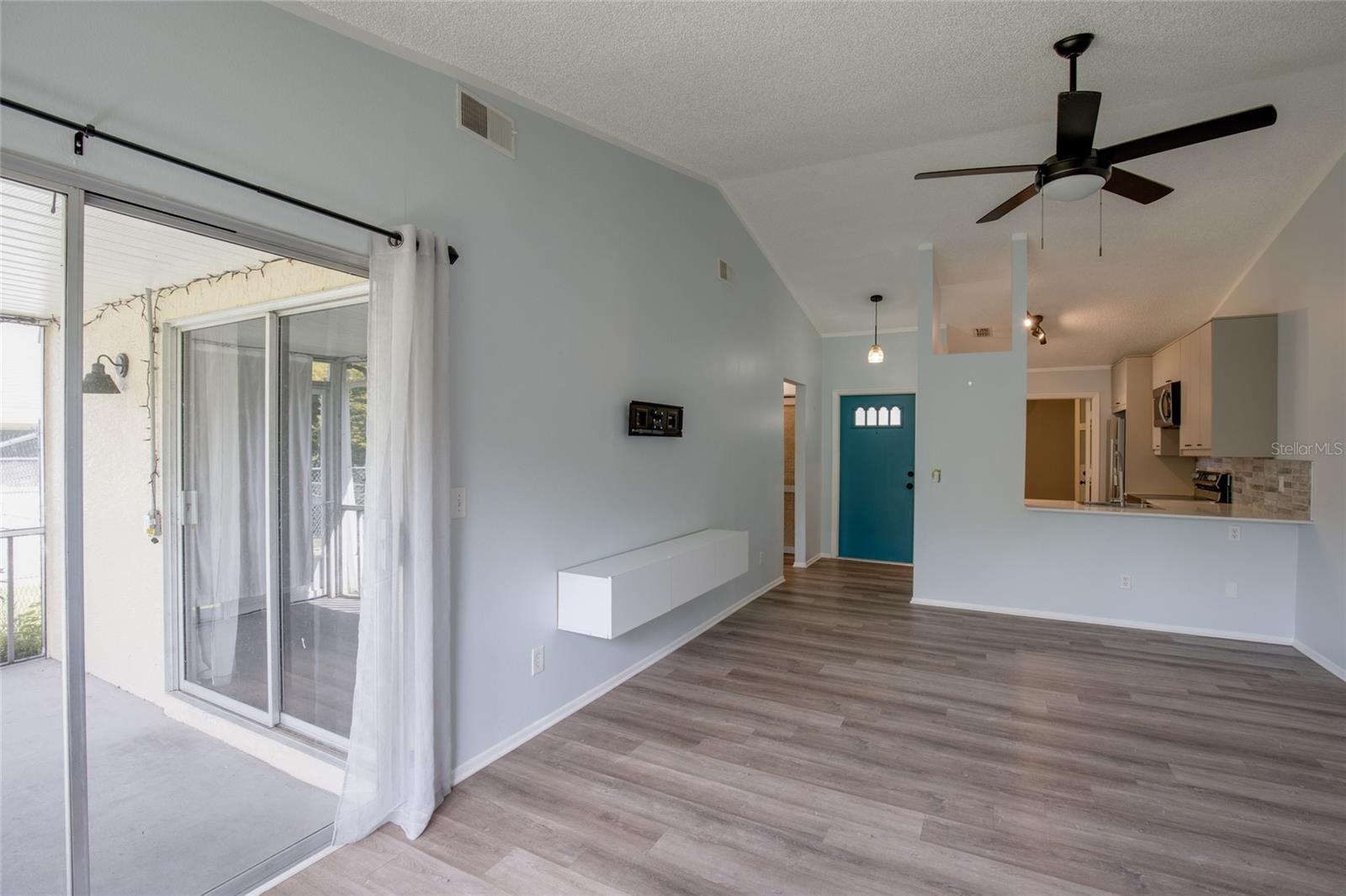 Image 8 of 28 For 3196 Cloverplace Drive