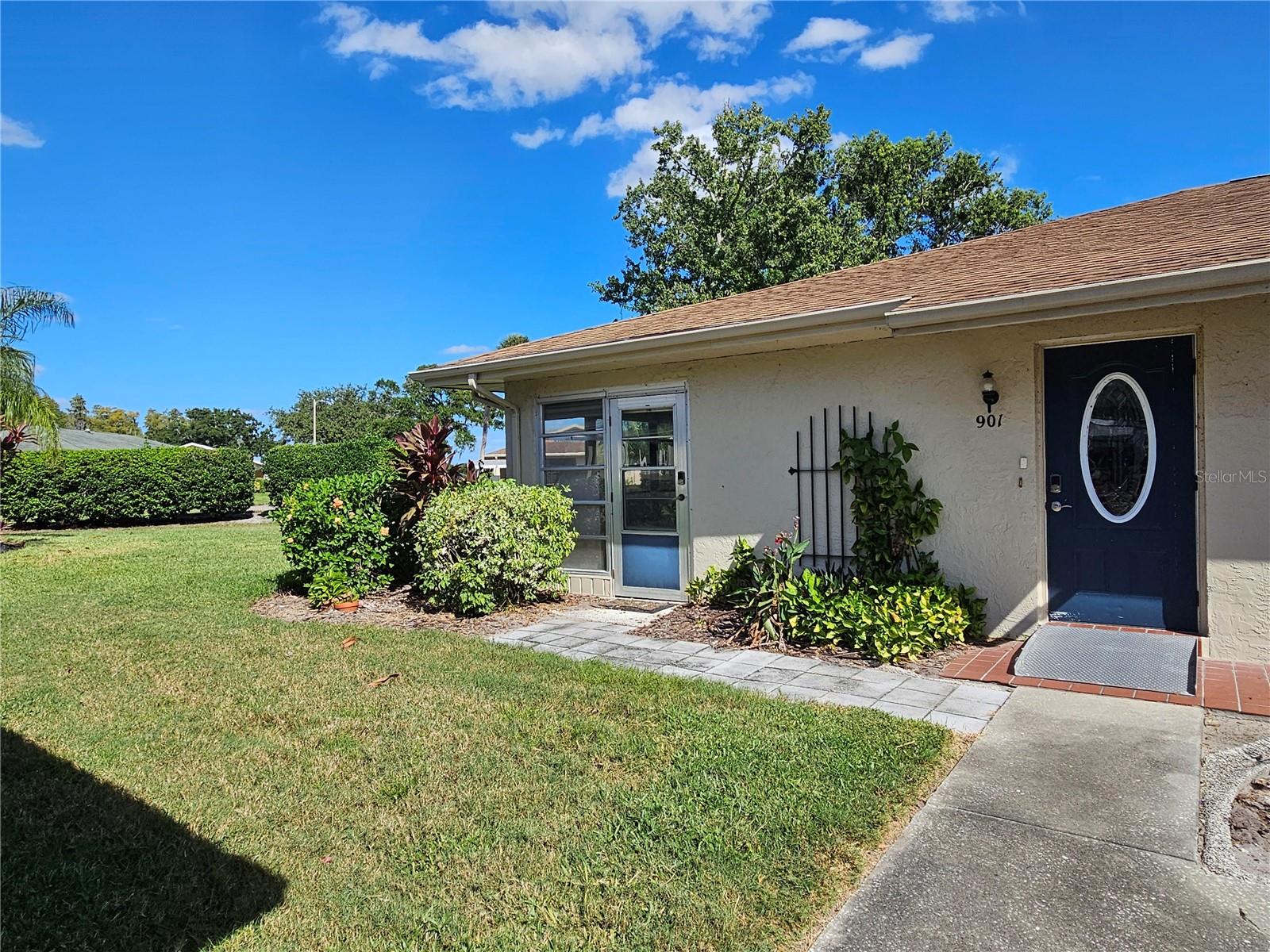 Image 3 of 72 For 901 Hendon Court 0