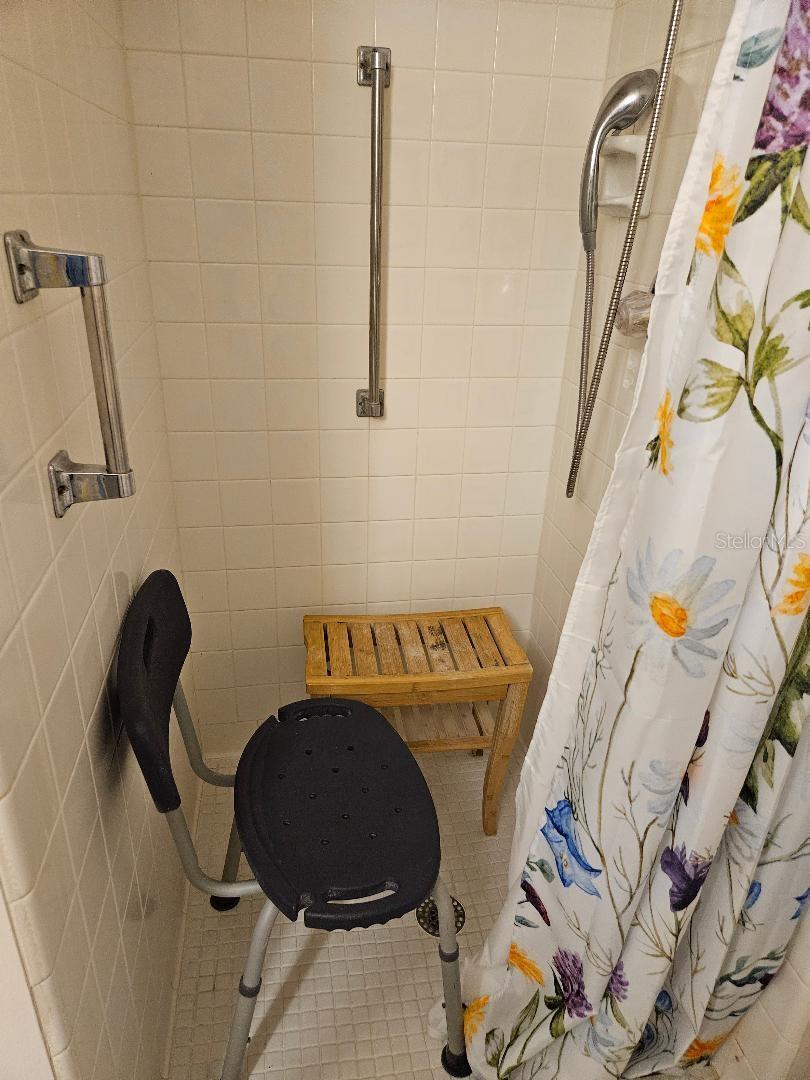 Image 38 of 72 For 901 Hendon Court 0