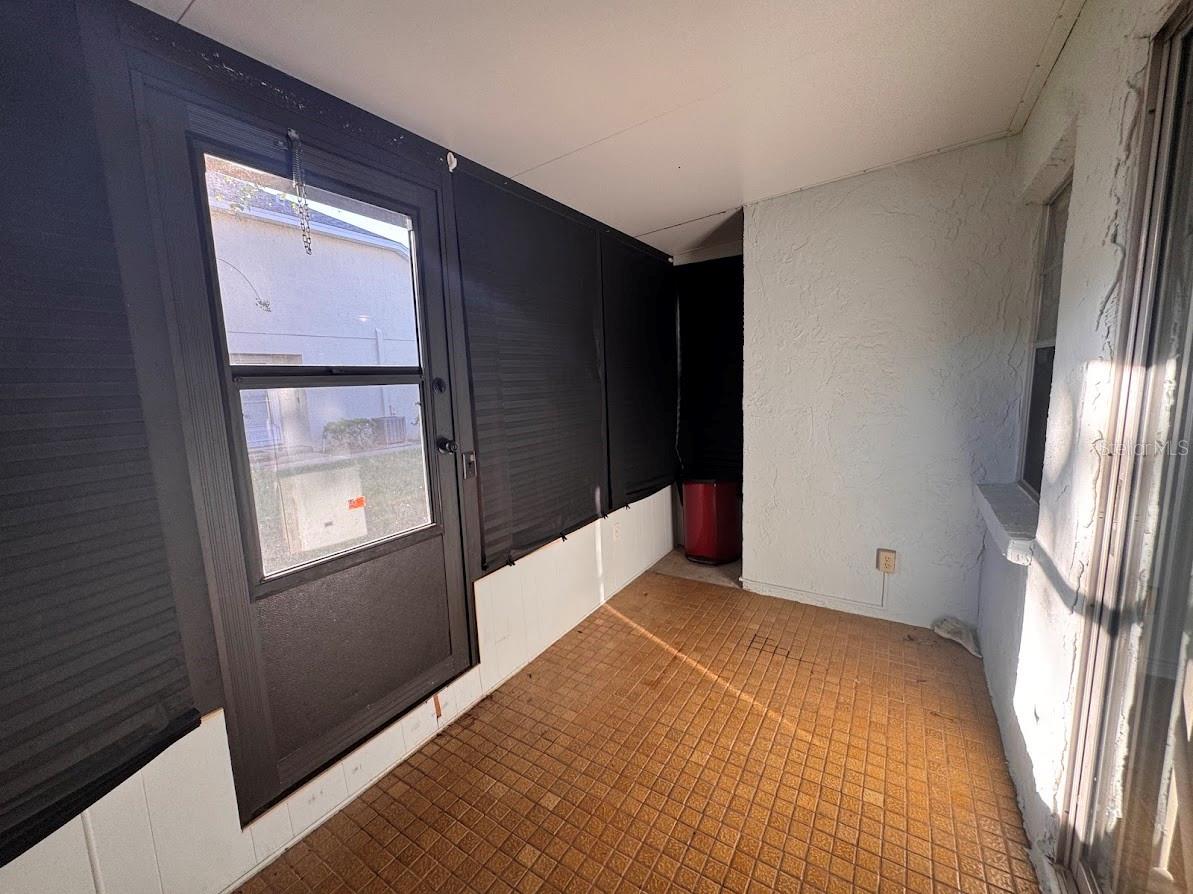 Image 18 of 22 For 670 Green Valley Road F9