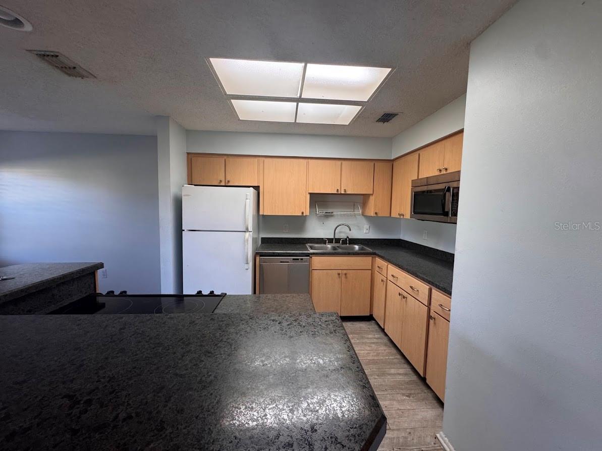 Image 5 of 22 For 670 Green Valley Road F9