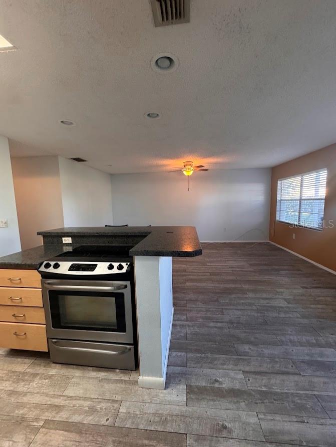 Image 7 of 22 For 670 Green Valley Road F9