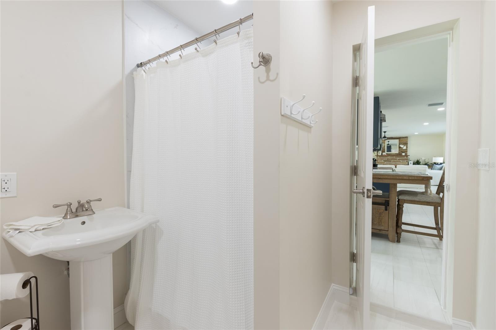 Image 17 of 48 For 1794 Santa Barbara Dr