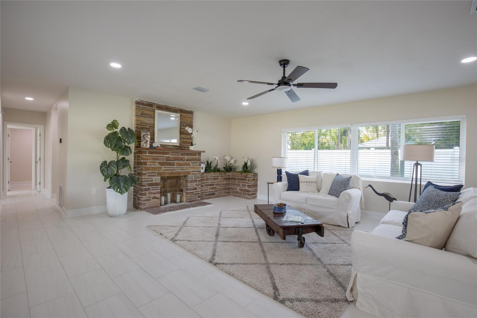 Image 19 of 48 For 1794 Santa Barbara Dr