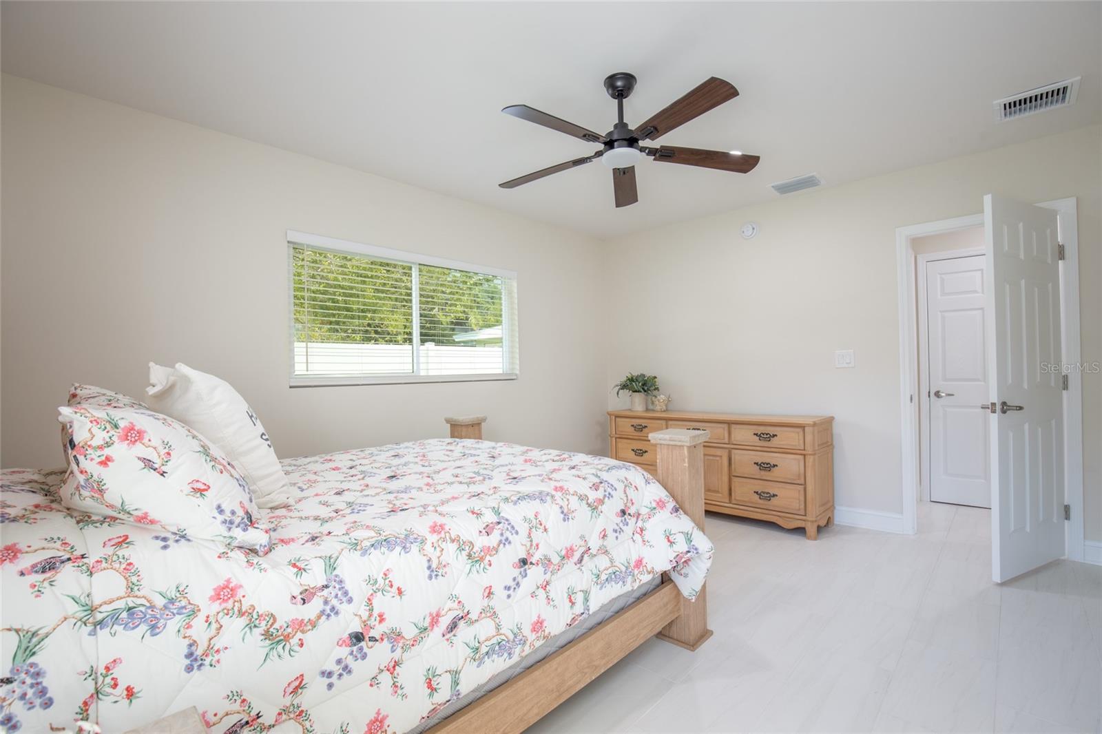 Image 21 of 48 For 1794 Santa Barbara Dr