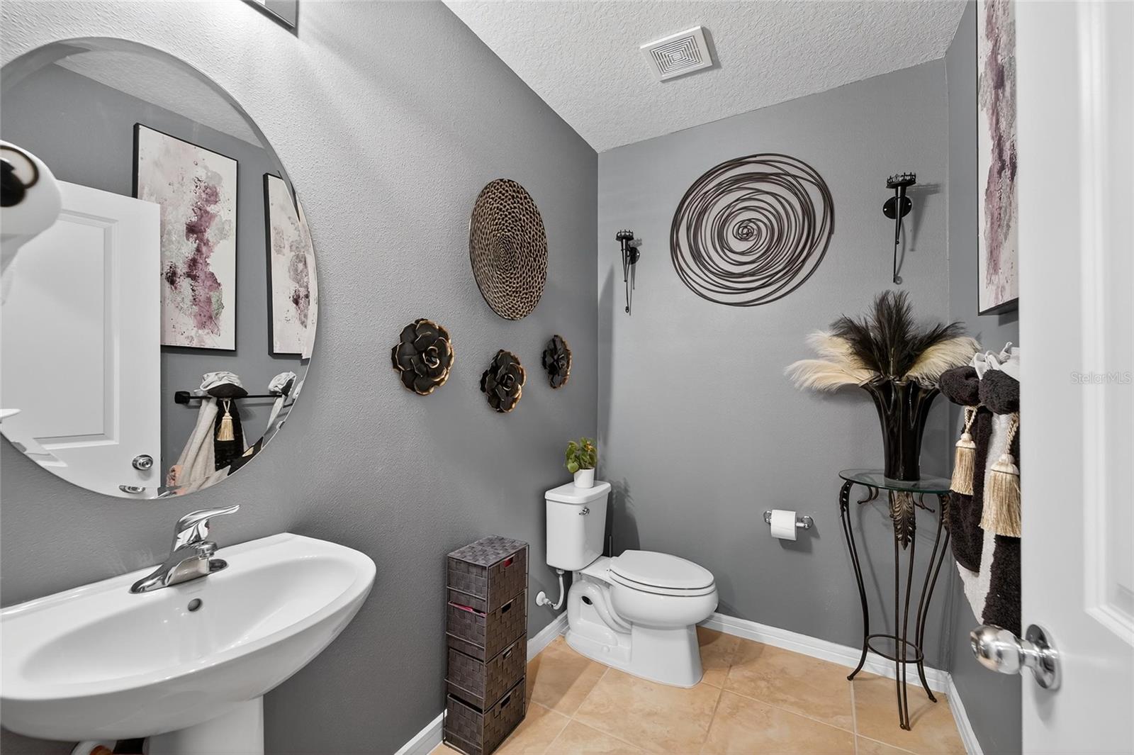 Image 24 of 41 For 1015 Golden Shiner Avenue