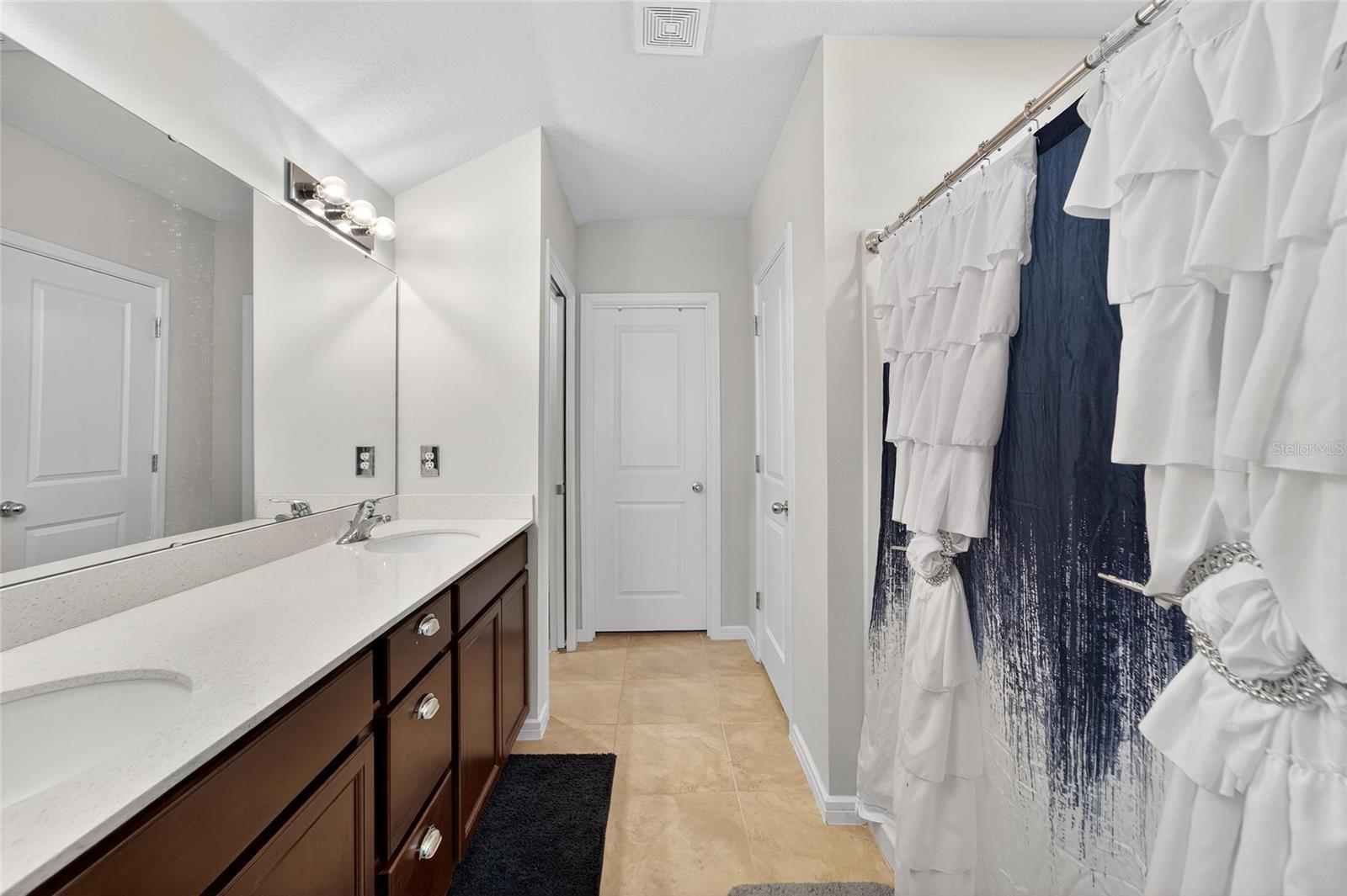 Image 28 of 41 For 1015 Golden Shiner Avenue