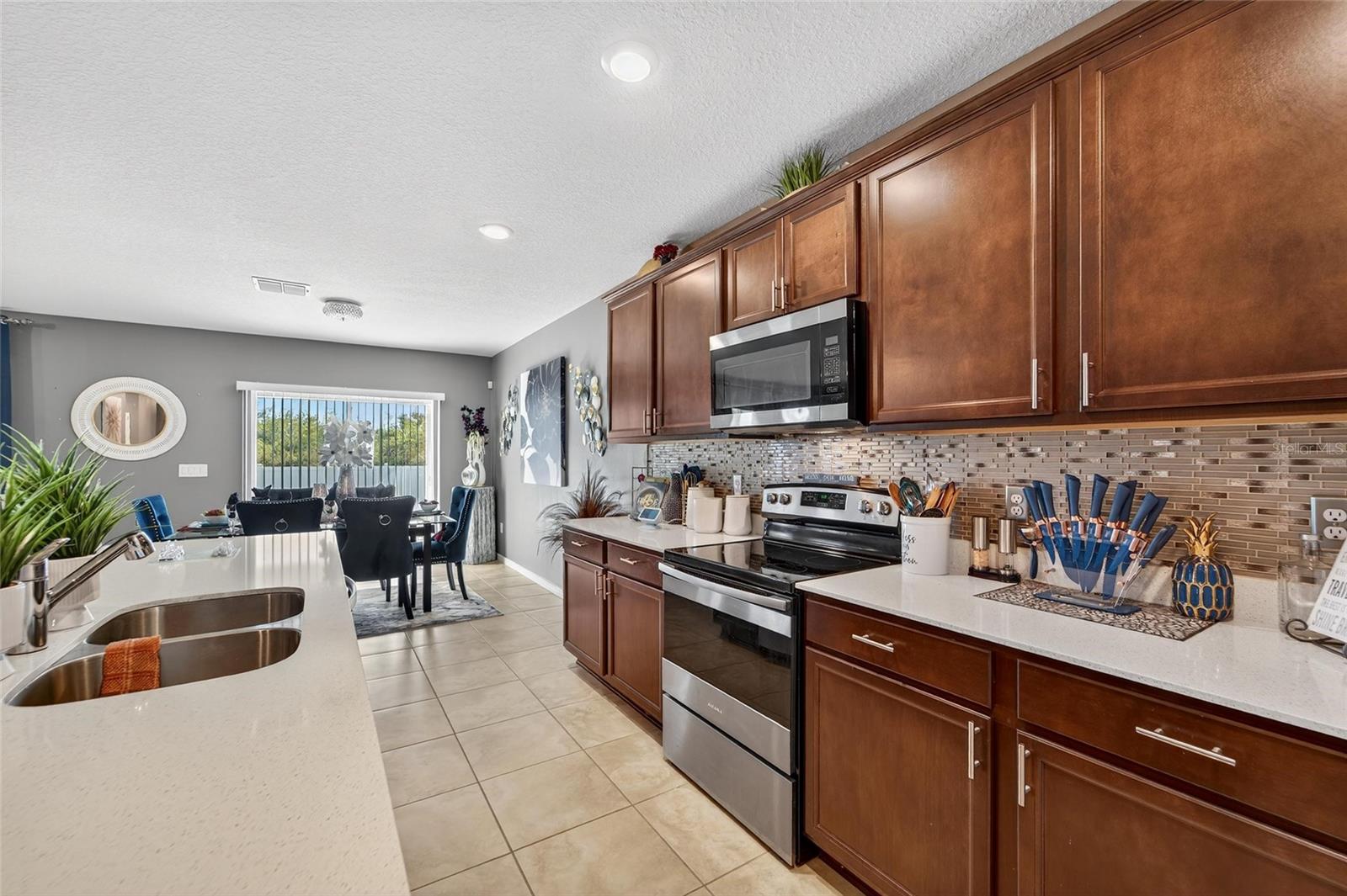 Image 36 of 41 For 1015 Golden Shiner Avenue