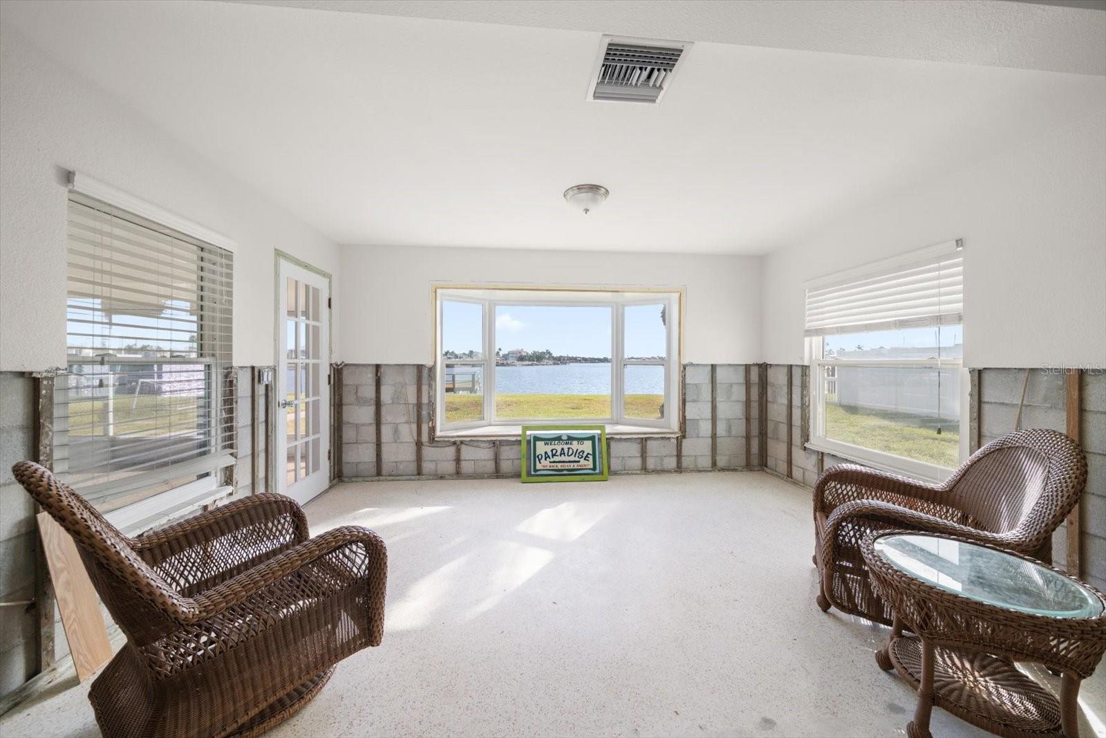 Image 11 of 45 For 2031 20th Avenue Parkway