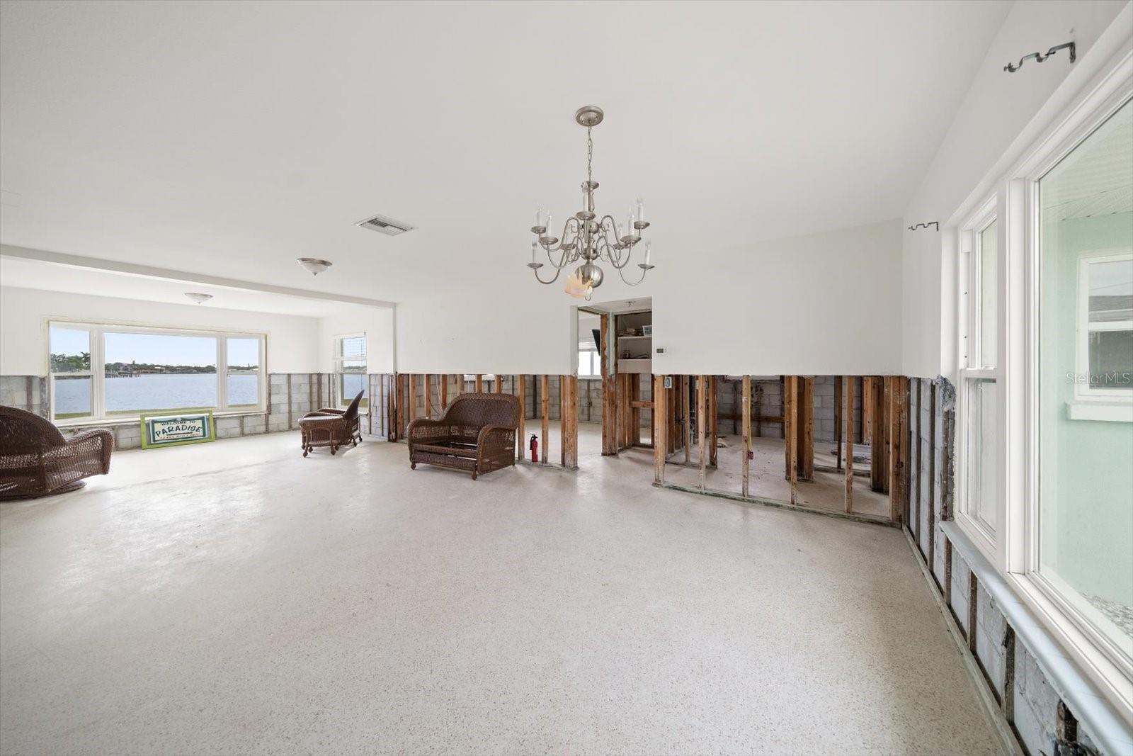 Image 12 of 45 For 2031 20th Avenue Parkway