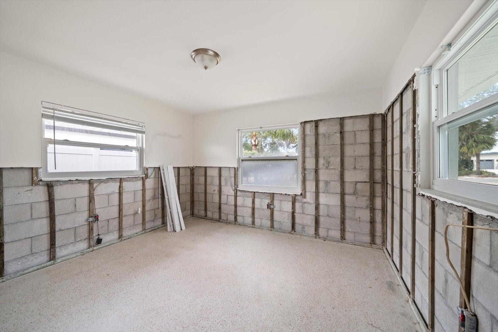 Image 24 of 45 For 2031 20th Avenue Parkway