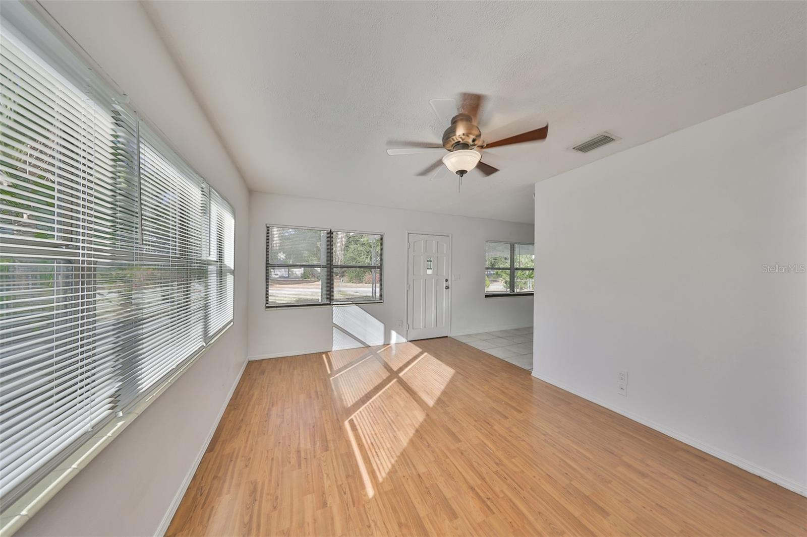 Image 12 of 32 For 6912 40th Avenue N