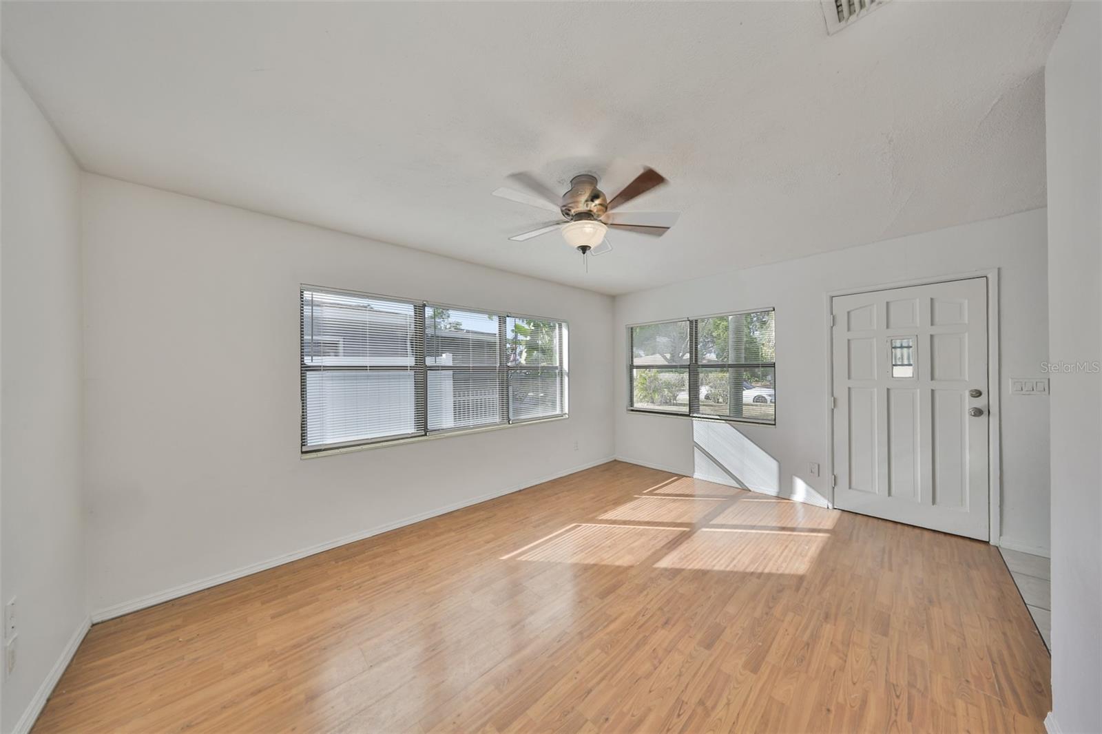 Image 13 of 32 For 6912 40th Avenue N