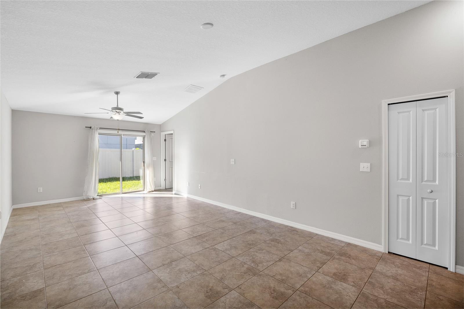 Image 14 of 32 For 10205 Cool Waterlily Avenue