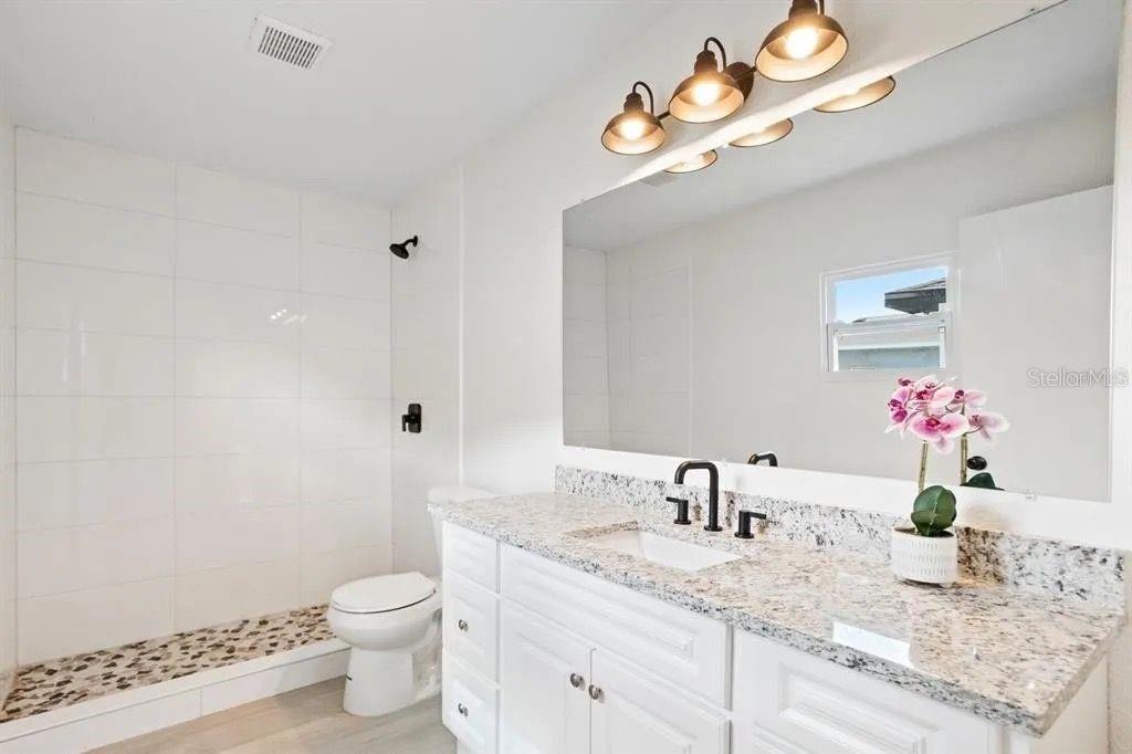 Image 13 of 56 For 2722 14th Avenue S