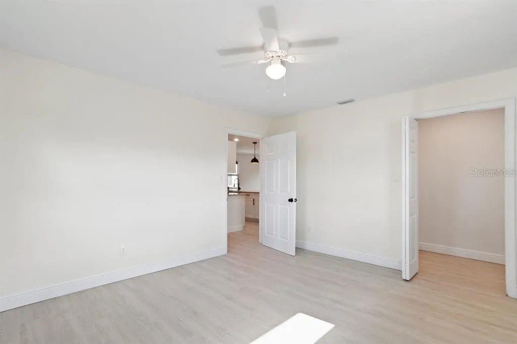 Image 14 of 56 For 2722 14th Avenue S