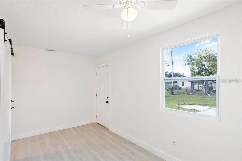 Image 16 of 56 For 2722 14th Avenue S