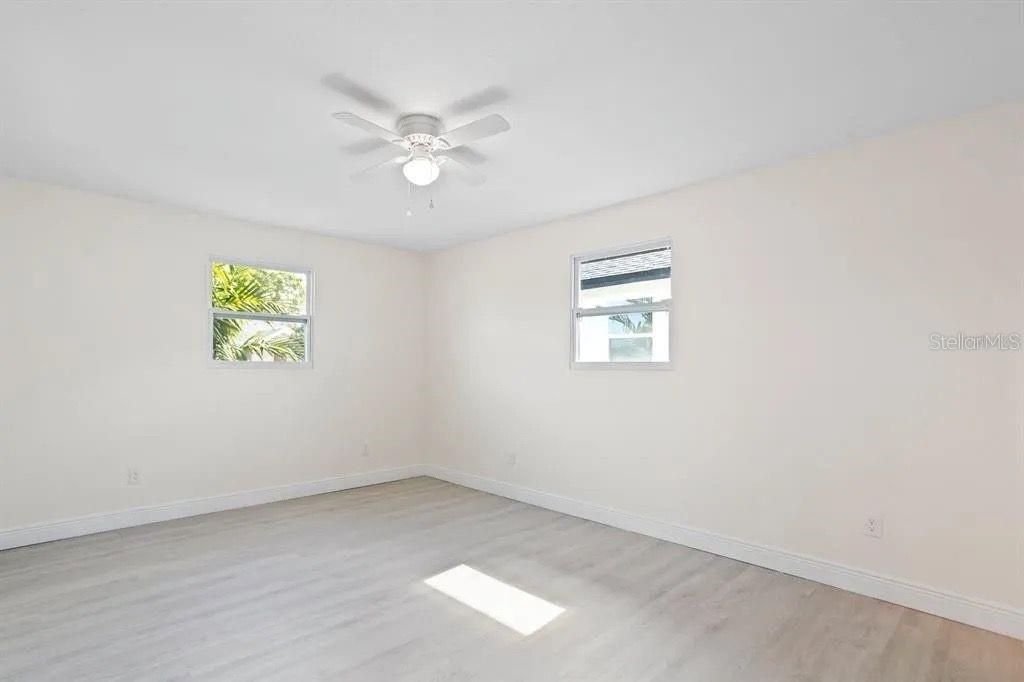 Image 17 of 56 For 2722 14th Avenue S