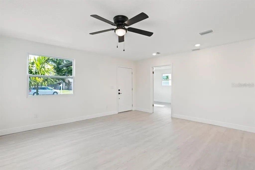 Image 7 of 56 For 2722 14th Avenue S