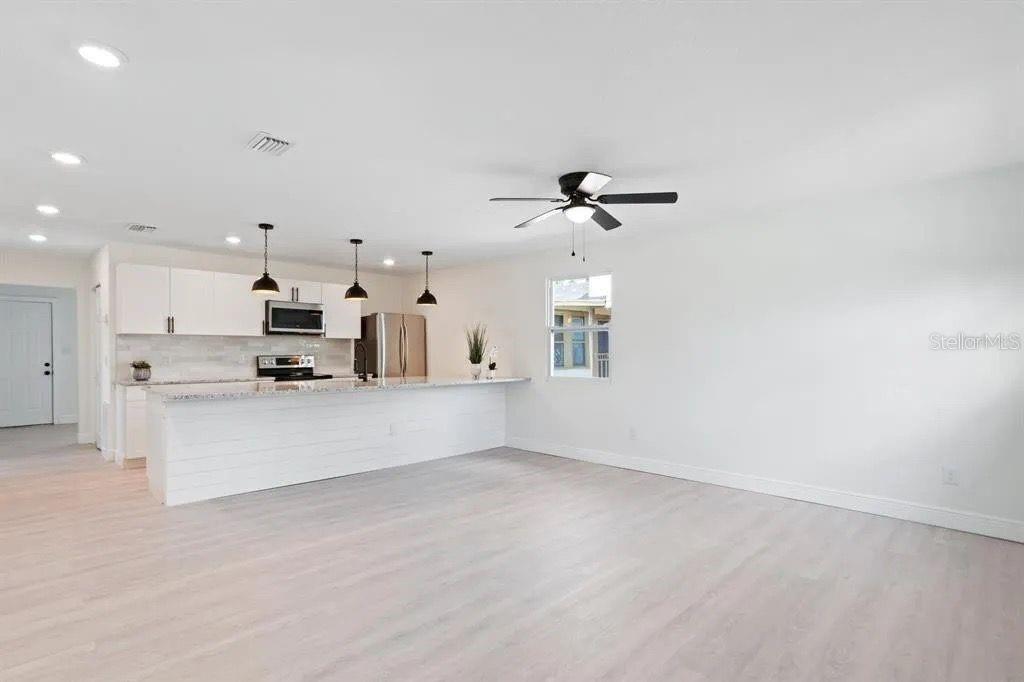 Image 9 of 56 For 2722 14th Avenue S