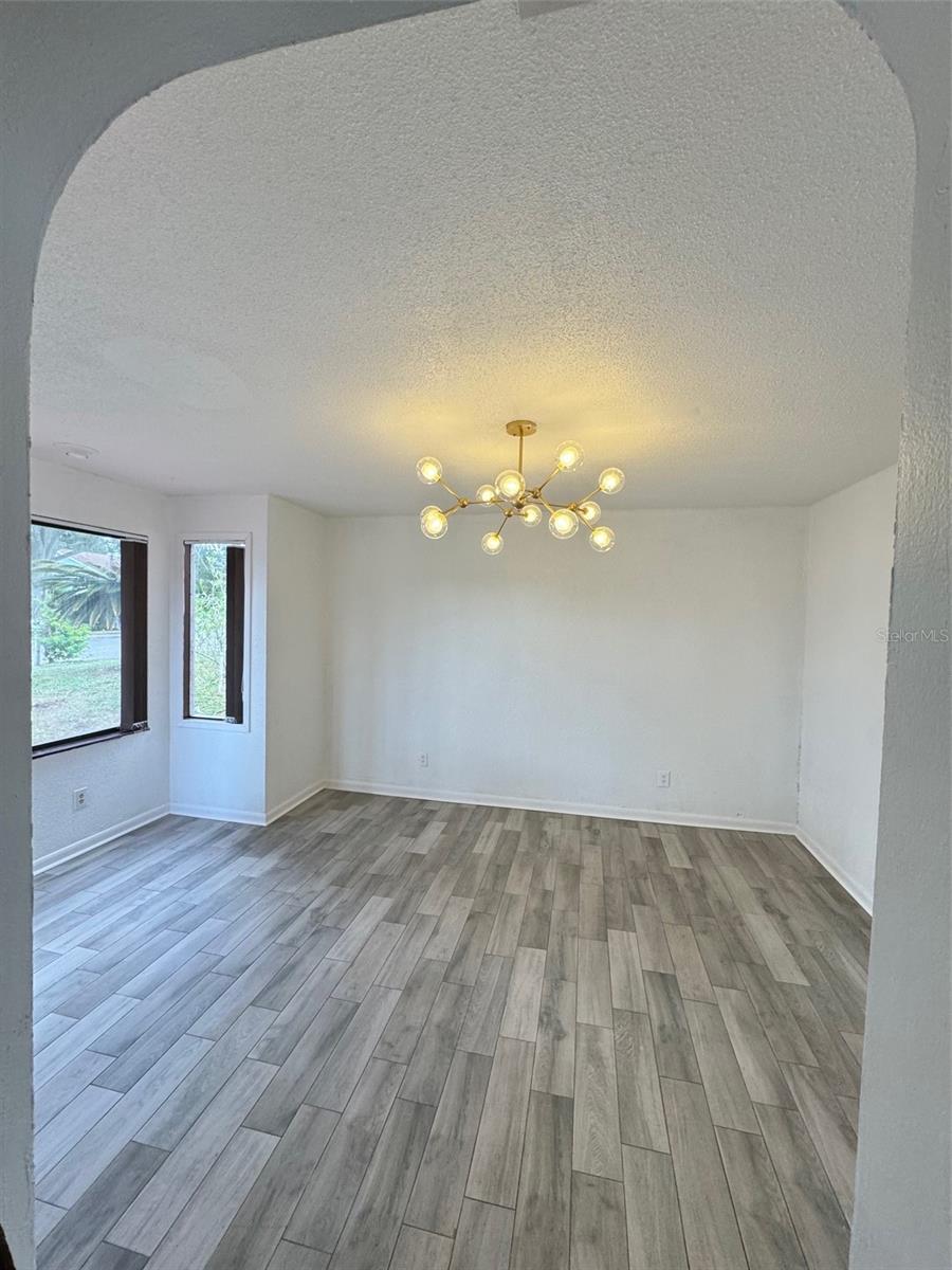 Image 22 of 50 For 2789 Valencia Lane W