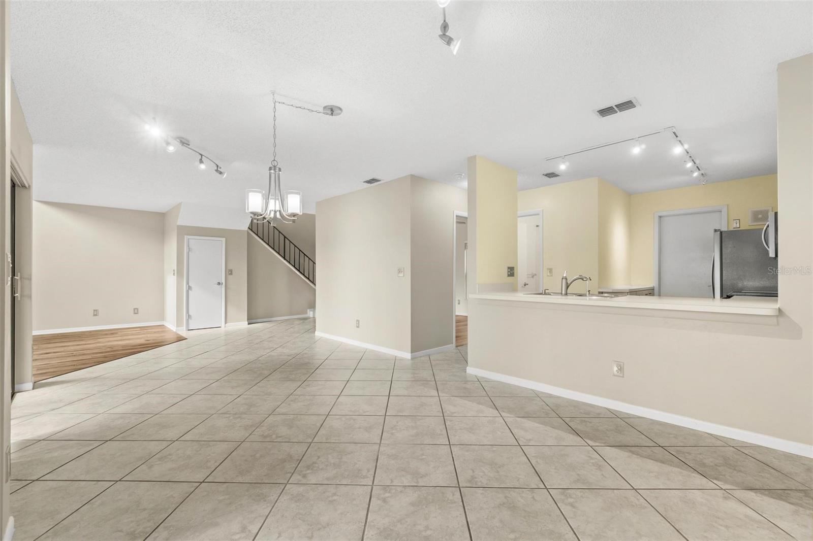 Image 10 of 41 For 846 Glades Court Ne