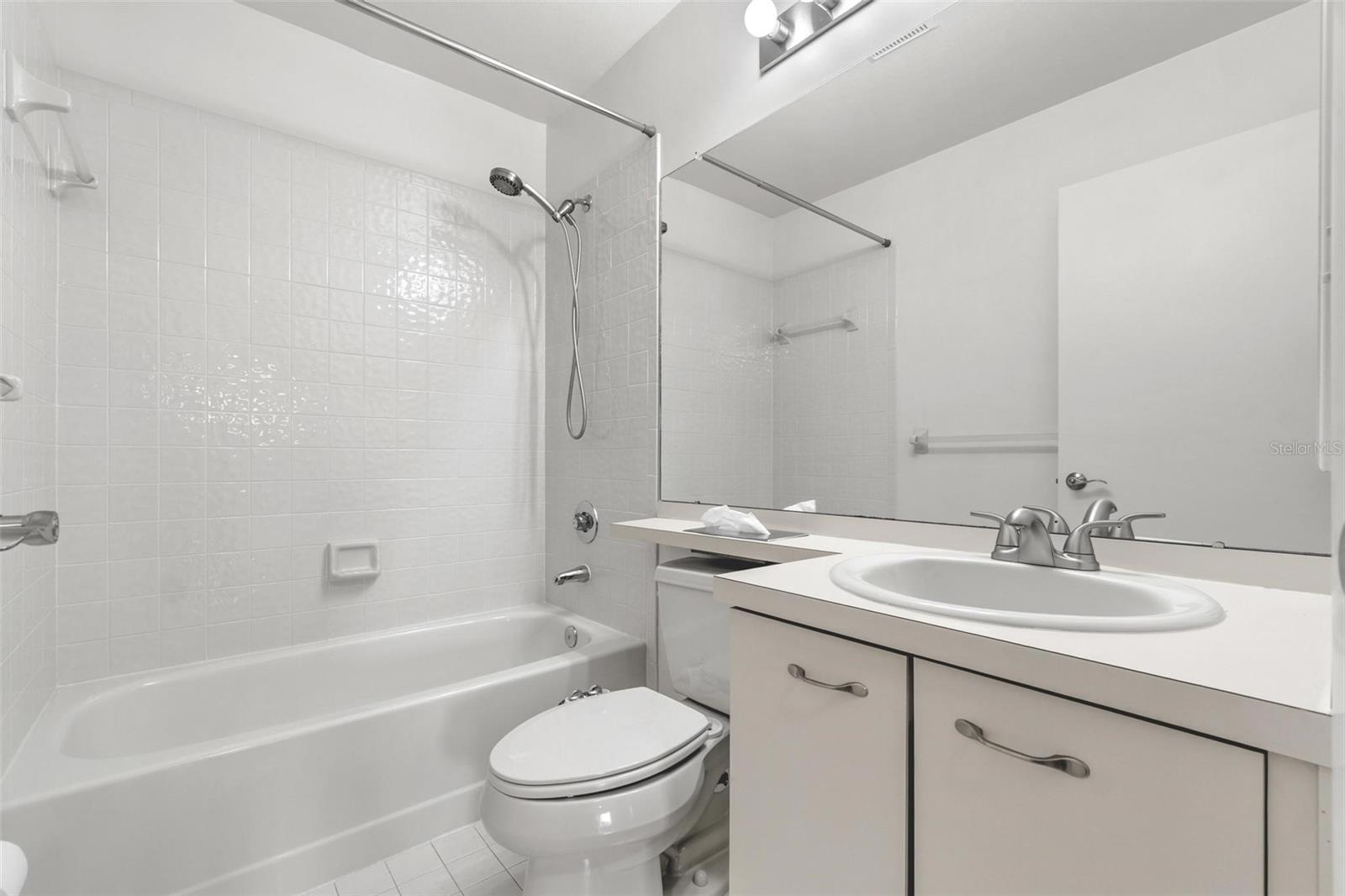 Image 16 of 41 For 846 Glades Court Ne