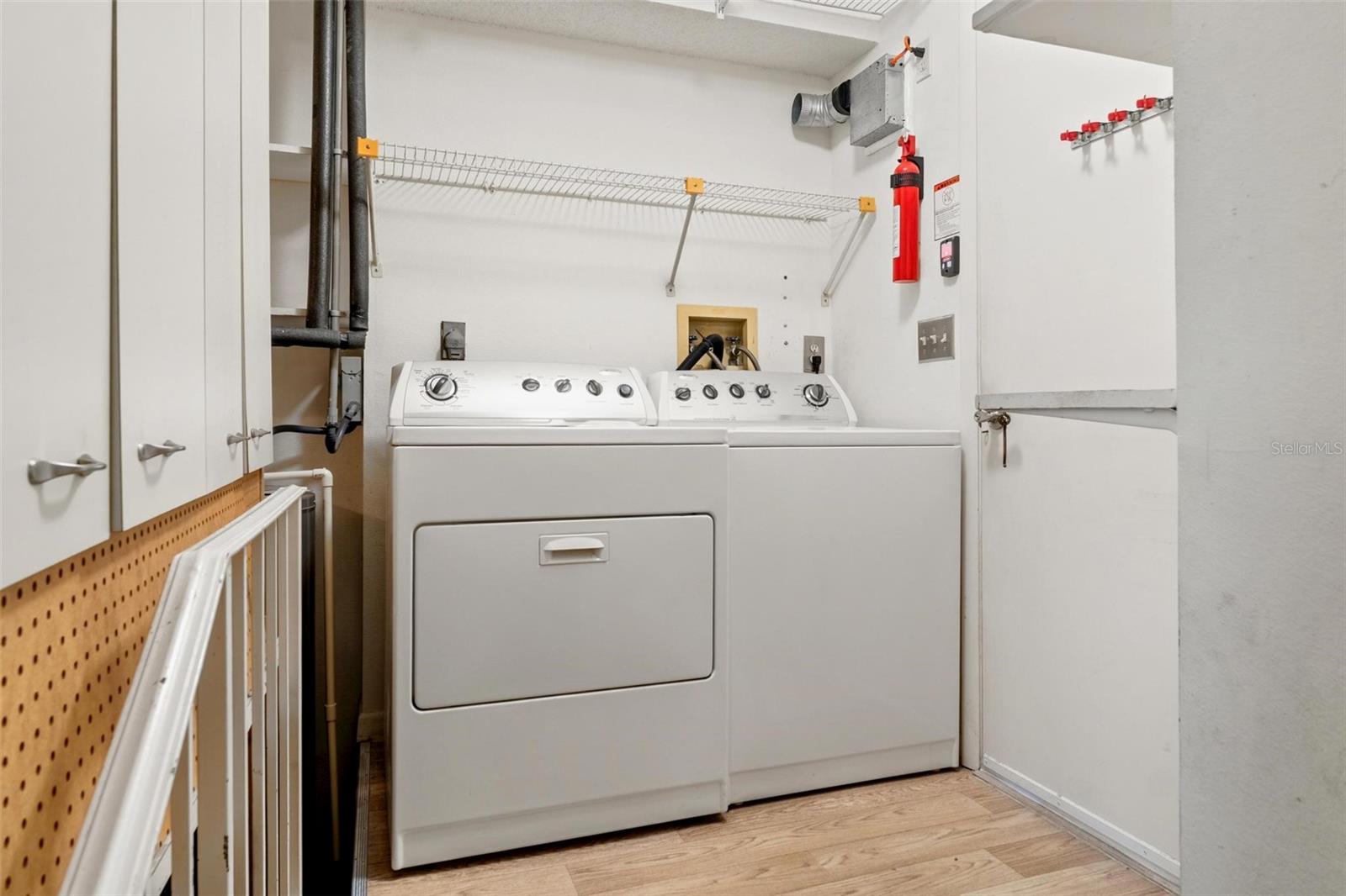 Image 17 of 41 For 846 Glades Court Ne