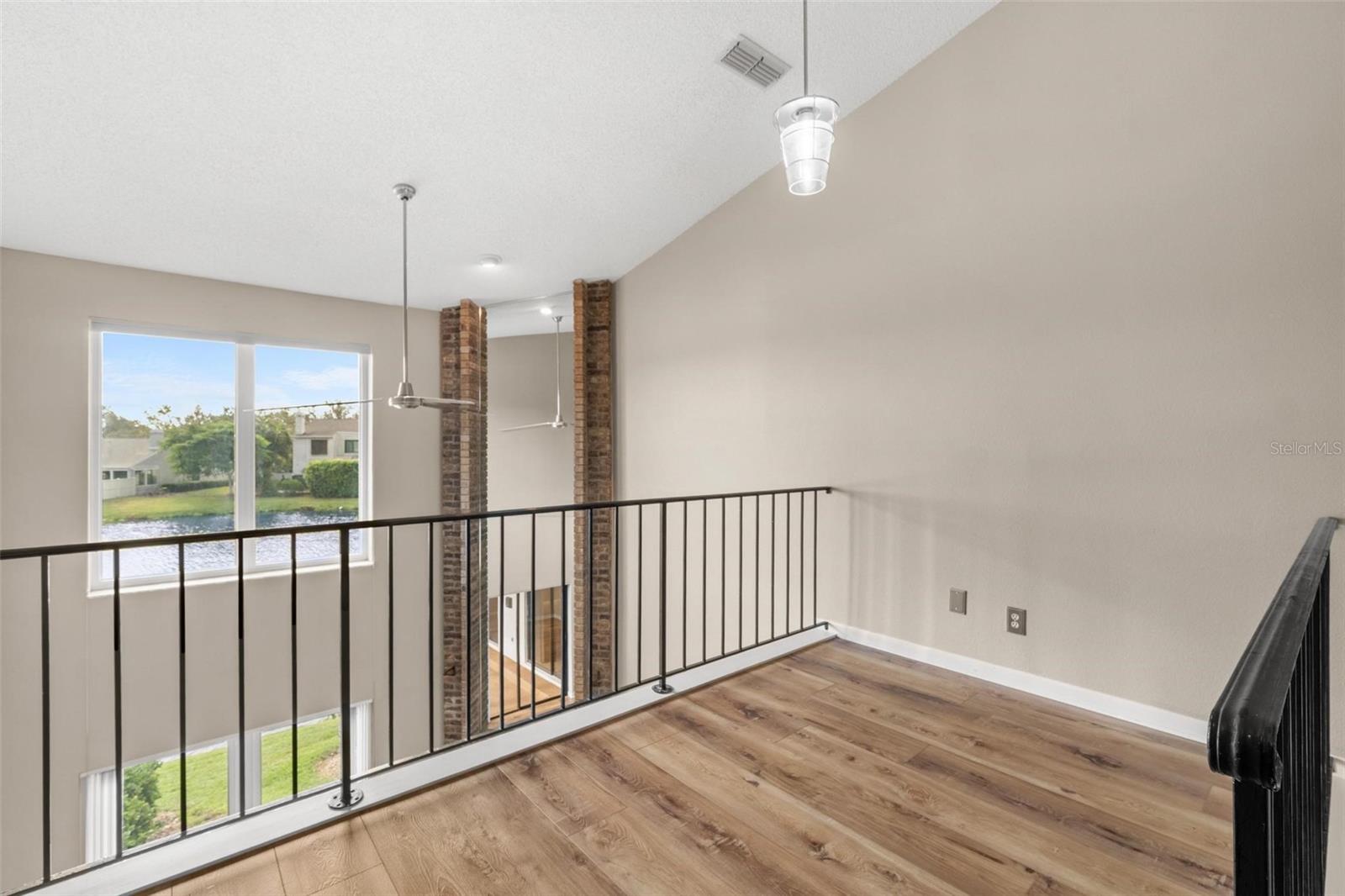 Image 18 of 41 For 846 Glades Court Ne