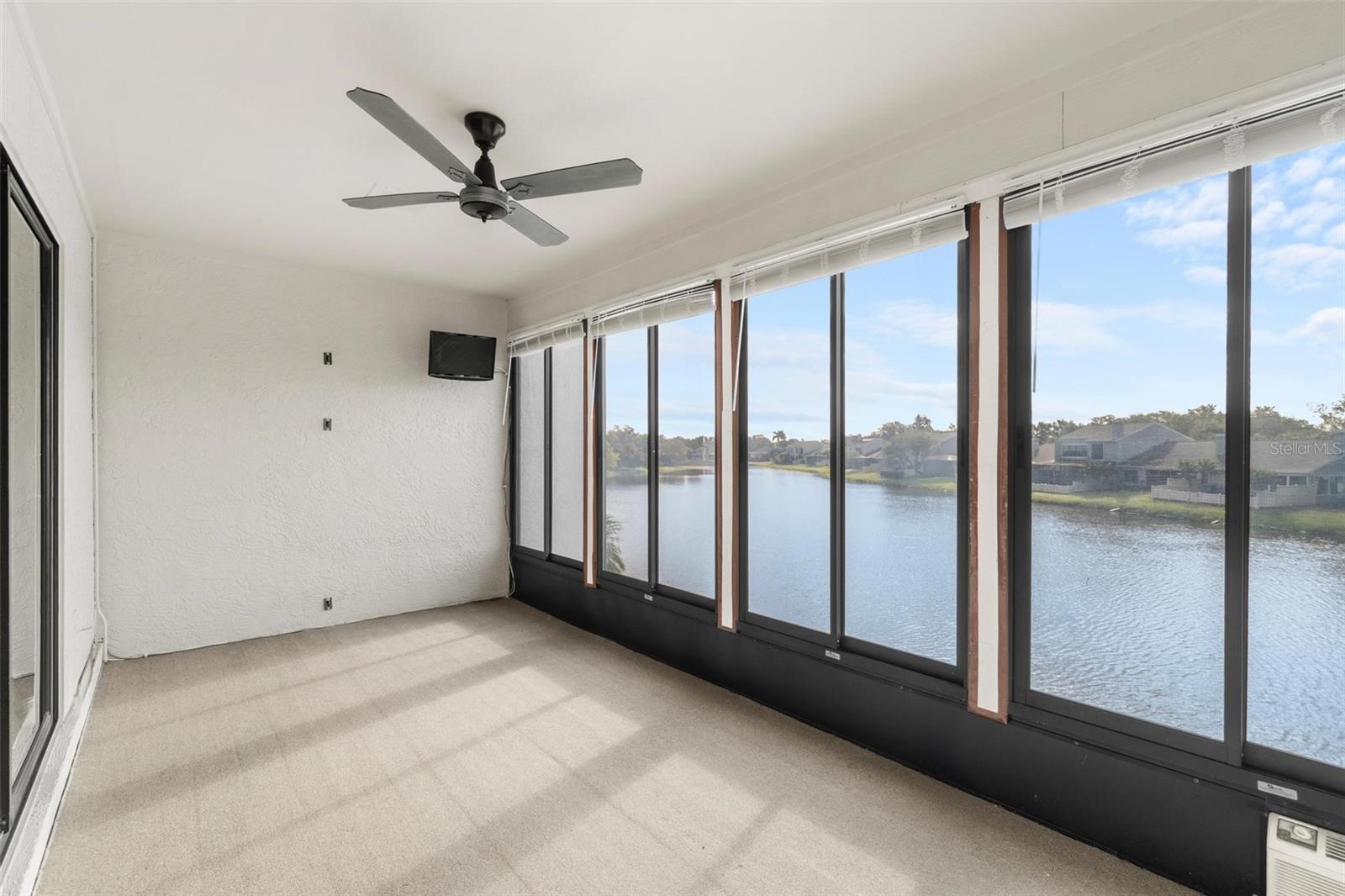 Image 2 of 41 For 846 Glades Court Ne