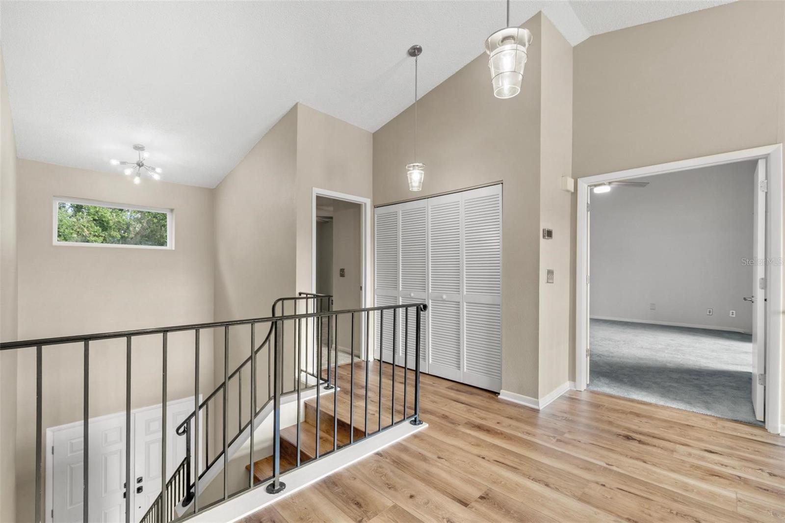 Image 20 of 41 For 846 Glades Court Ne