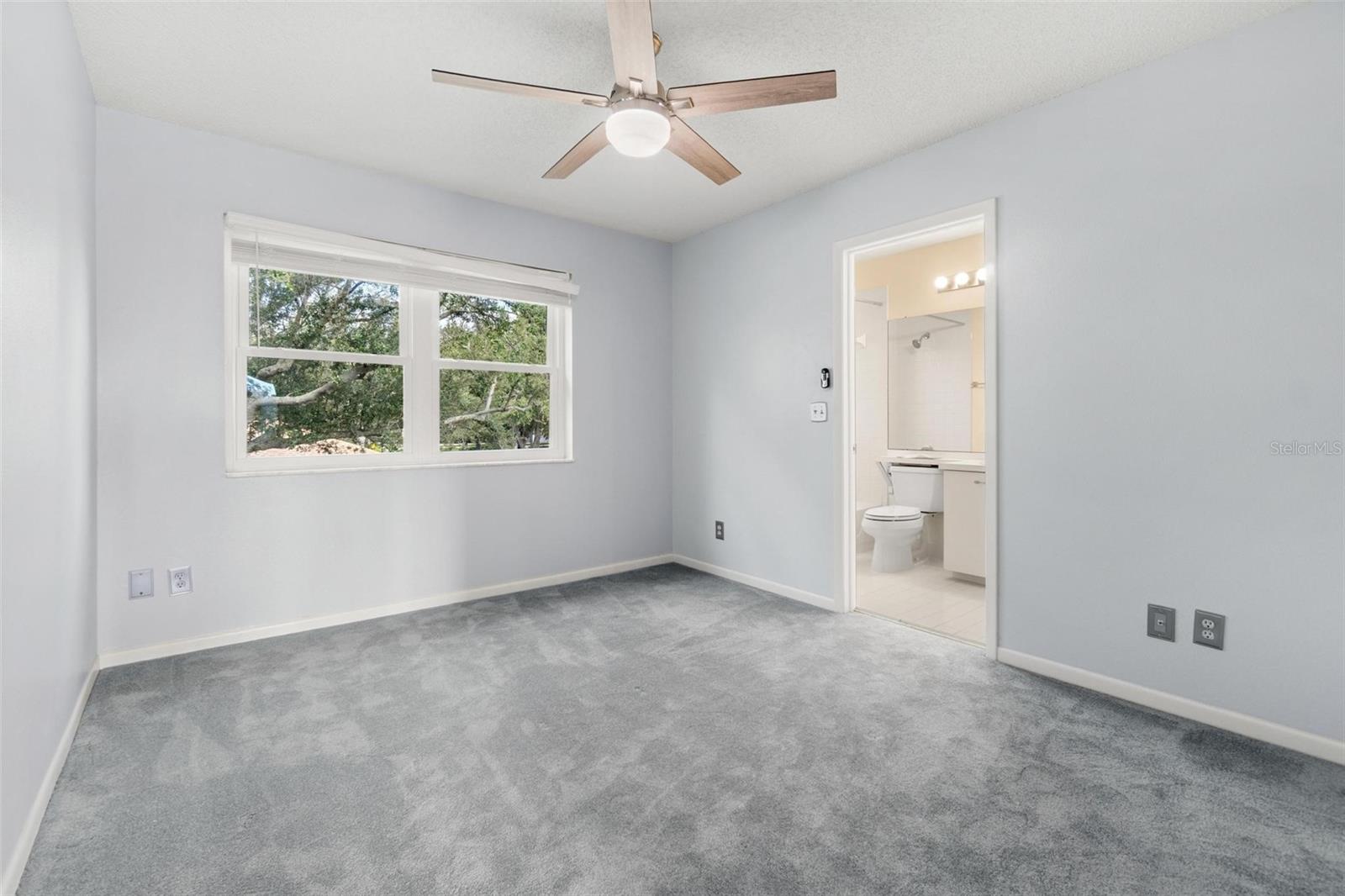 Image 21 of 41 For 846 Glades Court Ne