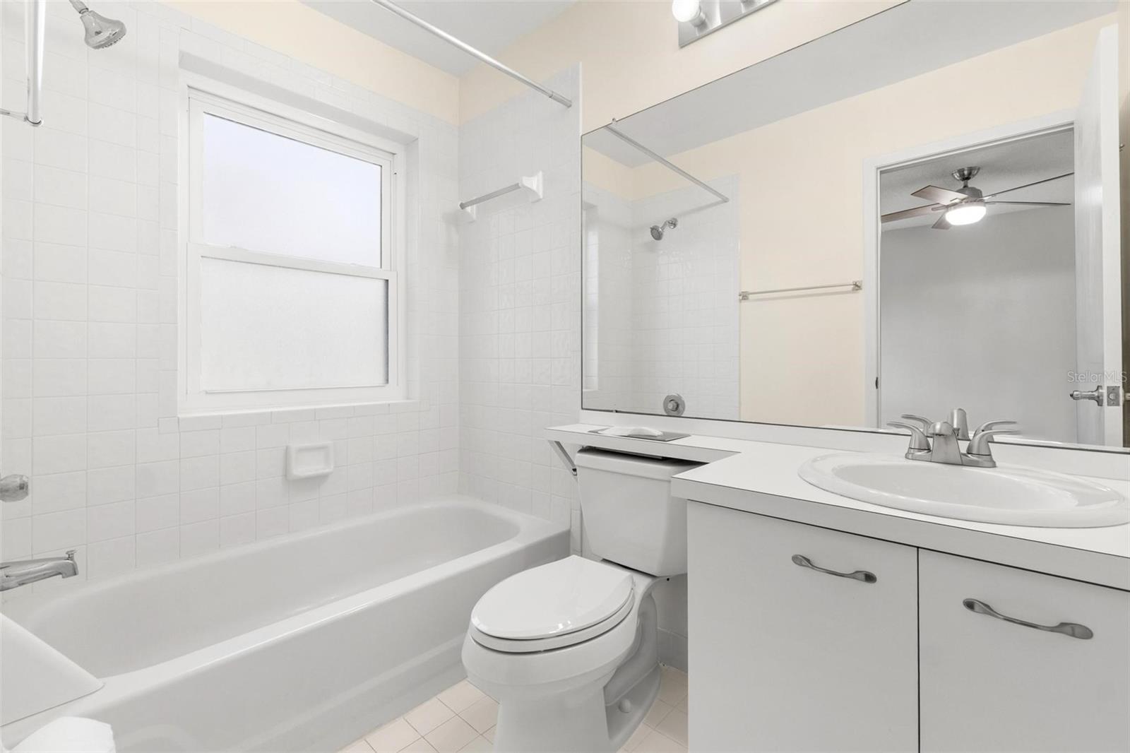 Image 31 of 41 For 846 Glades Court Ne