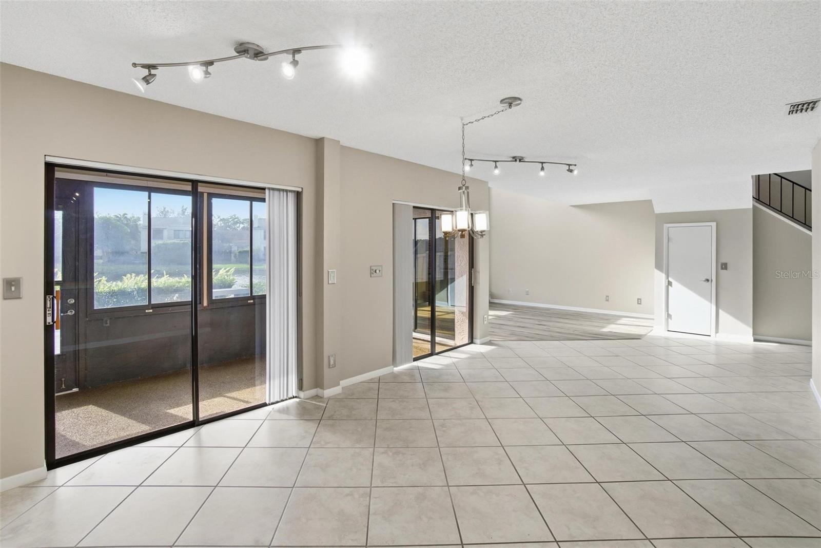 Image 6 of 41 For 846 Glades Court Ne