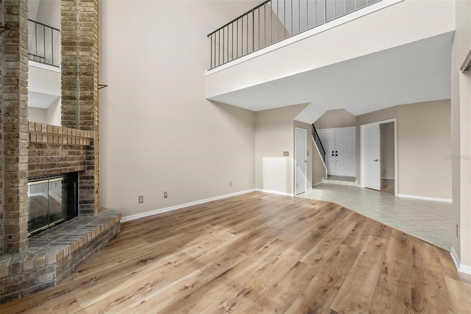 Image 9 of 41 For 846 Glades Court Ne