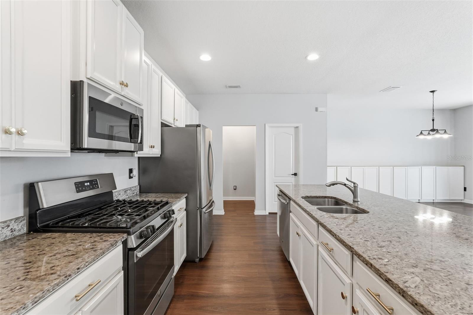 Image 11 of 82 For 12215 Blue Pacific Drive