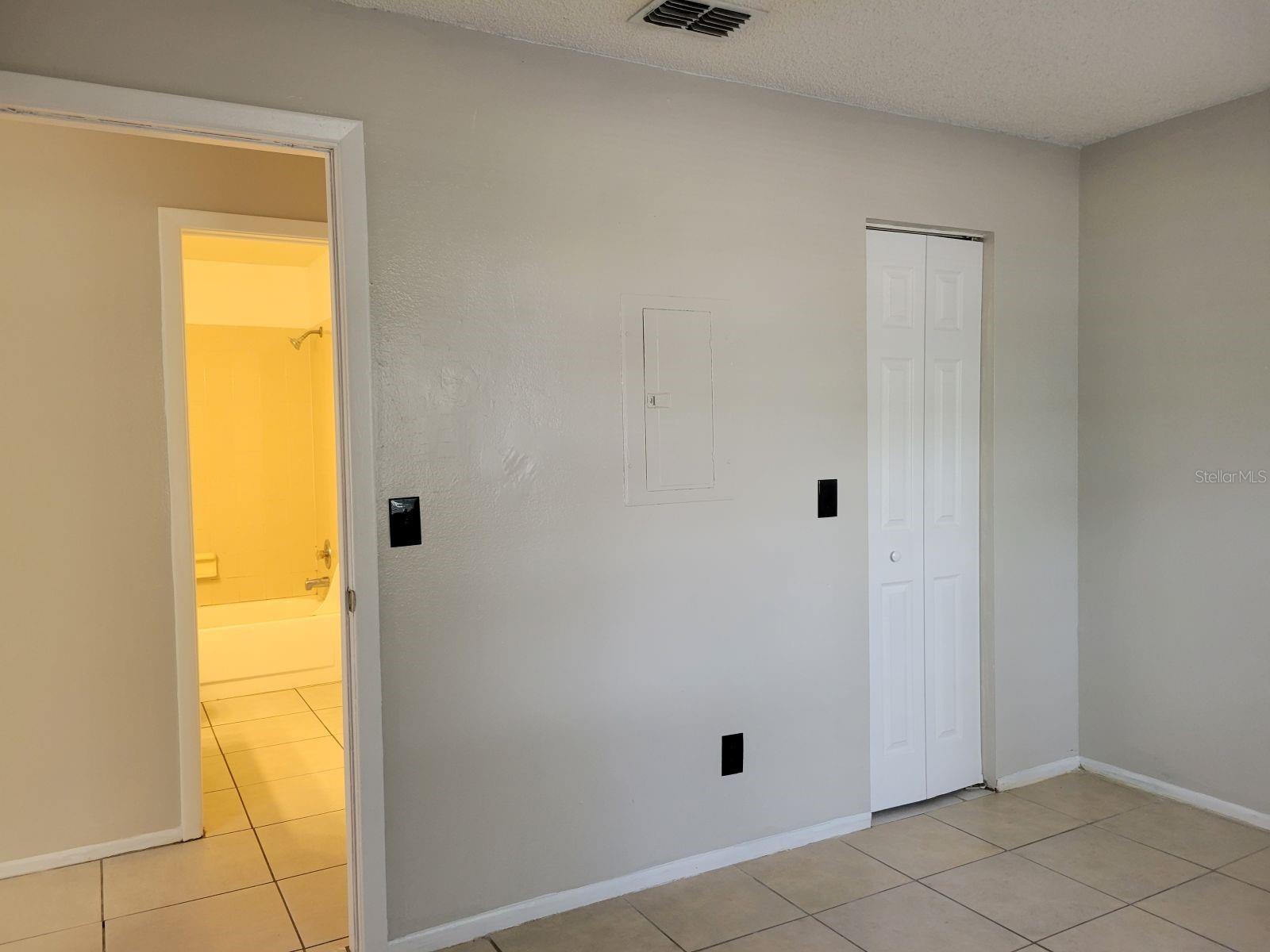 Image 27 of 44 For 3133 Huron Avenue