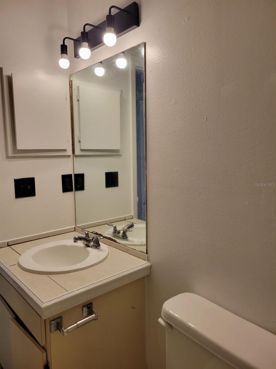 Image 28 of 44 For 3133 Huron Avenue