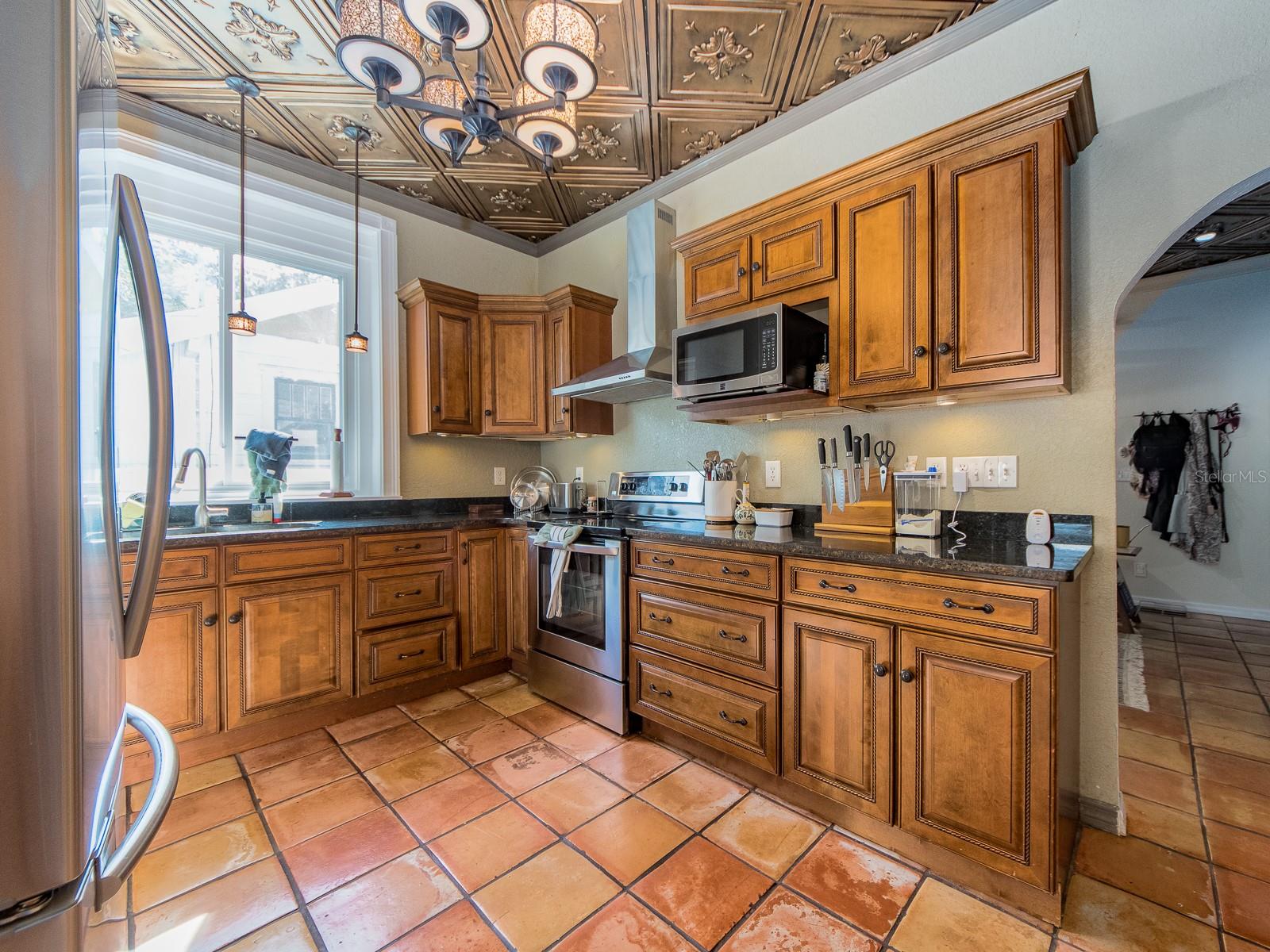 Image 16 of 70 For 945 11th Street N