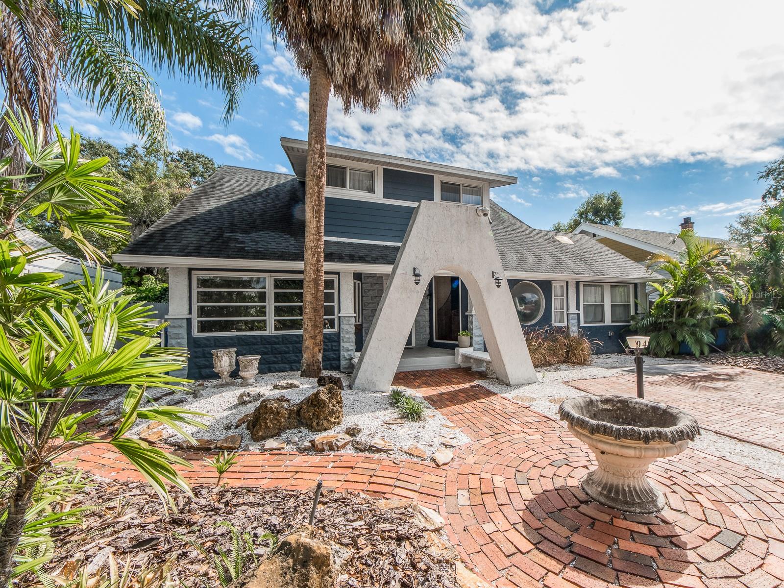 Image 4 of 70 For 945 11th Street N