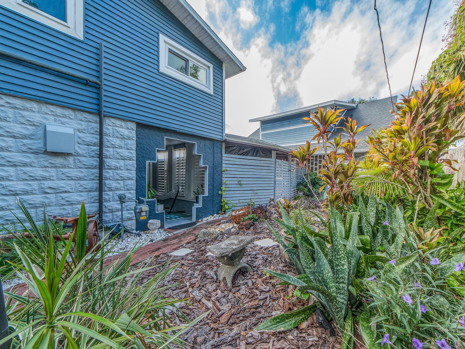 Image 42 of 70 For 945 11th Street N