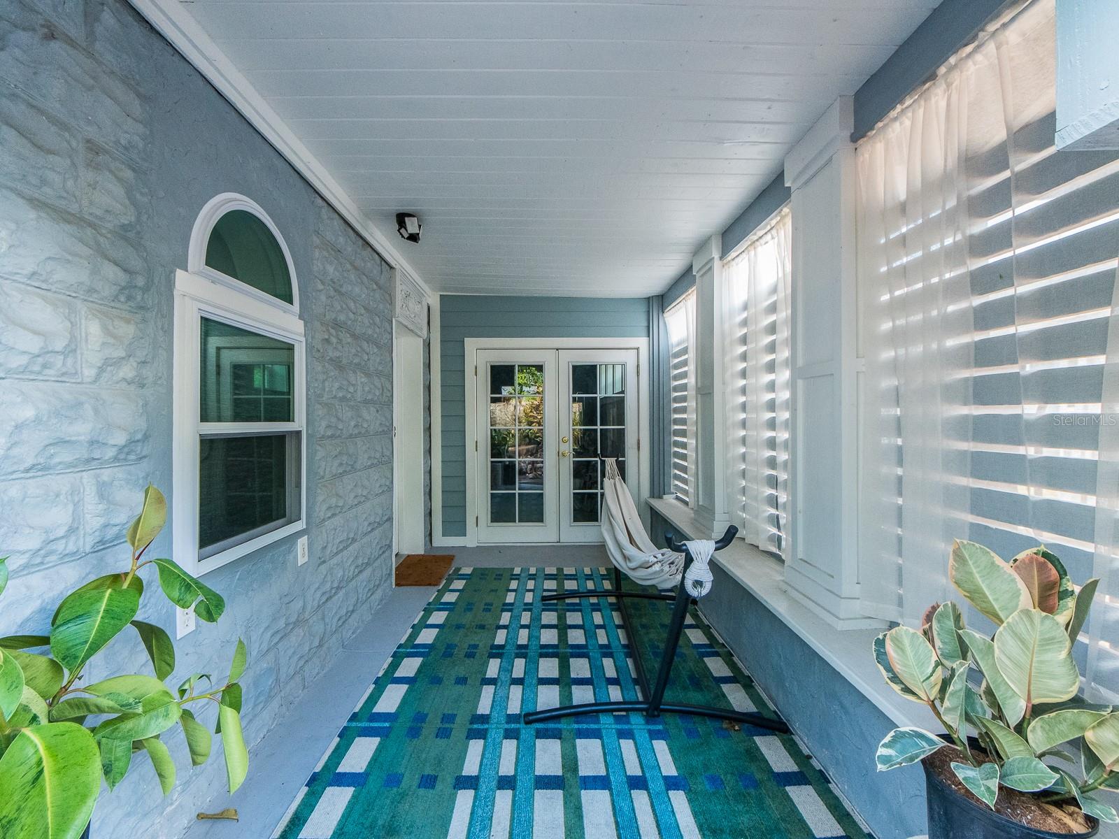 Image 43 of 70 For 945 11th Street N