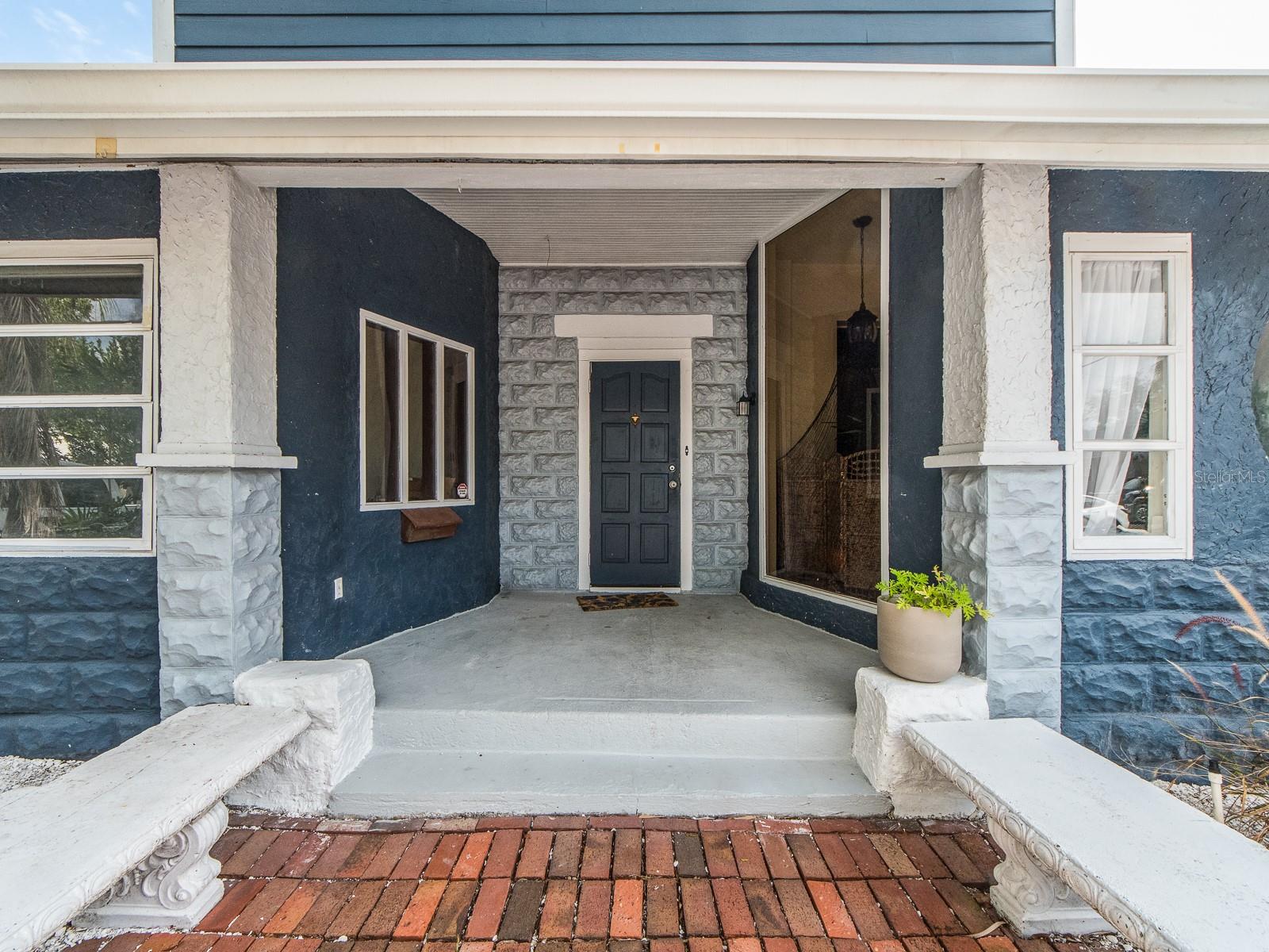 Image 5 of 70 For 945 11th Street N