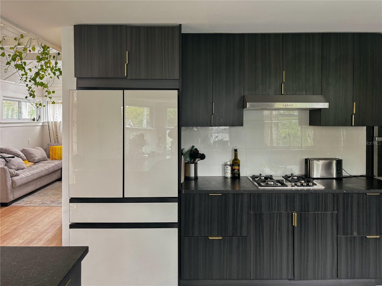 Image 52 of 70 For 945 11th Street N