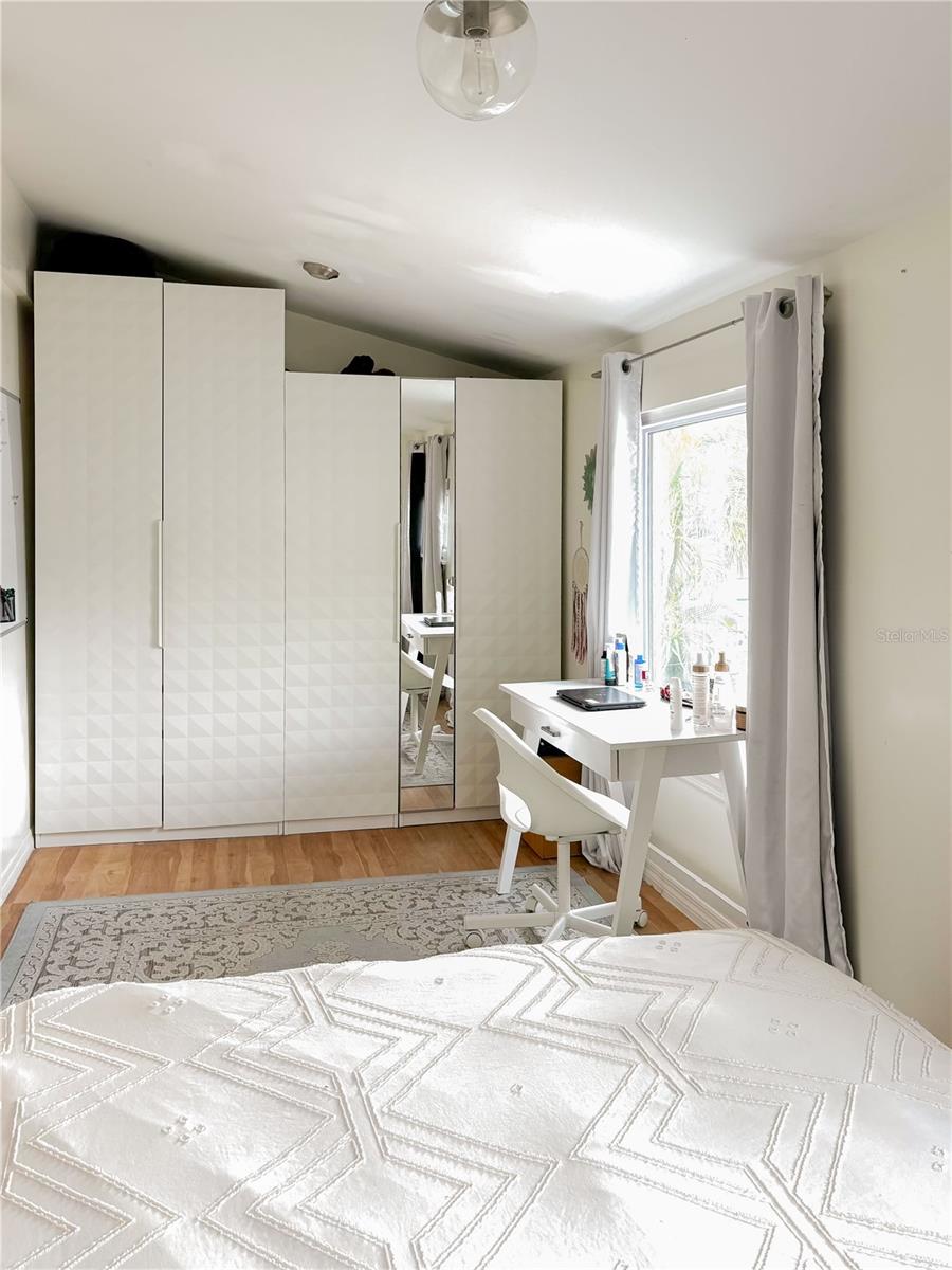 Image 58 of 70 For 945 11th Street N