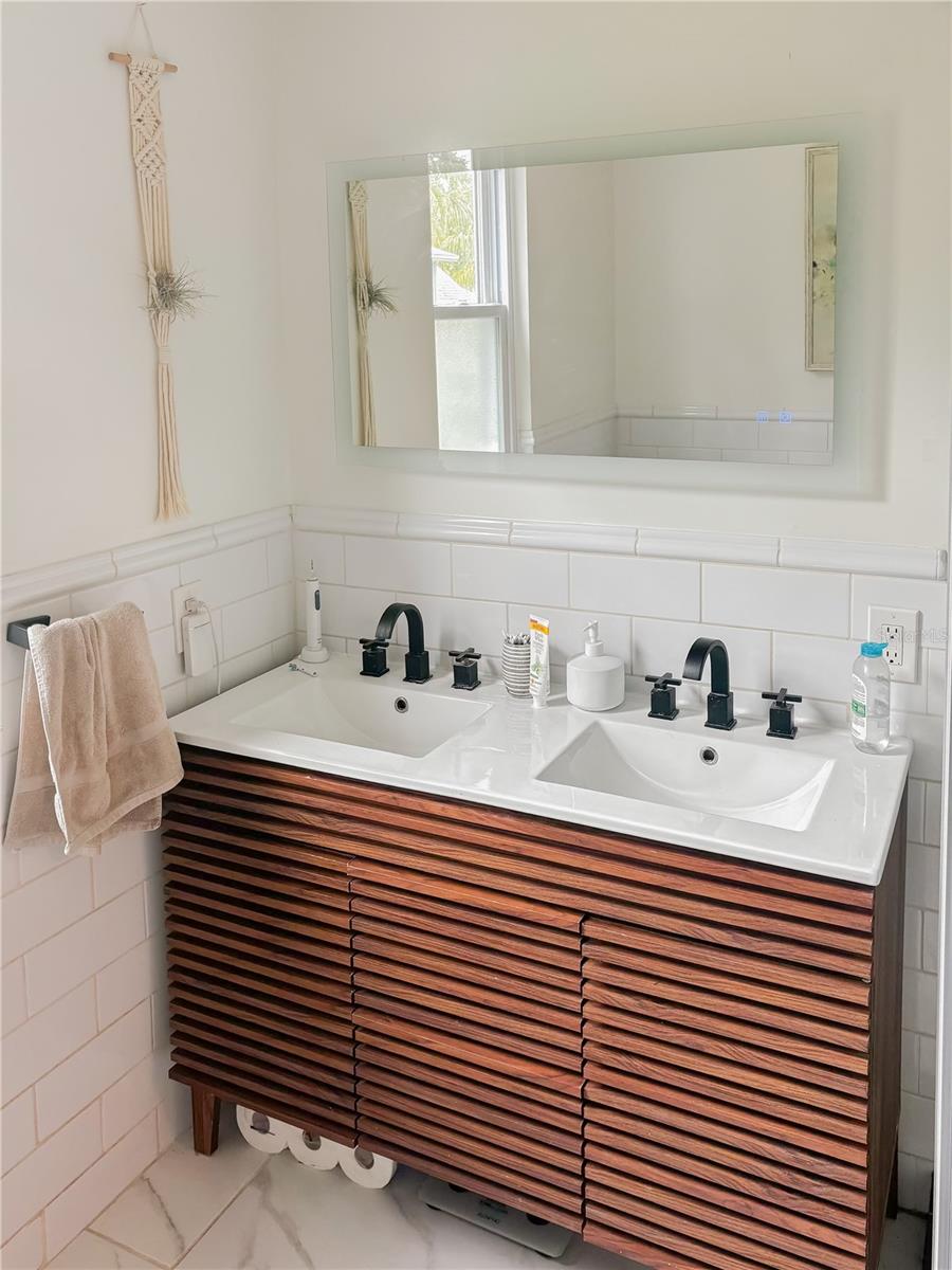 Image 59 of 70 For 945 11th Street N