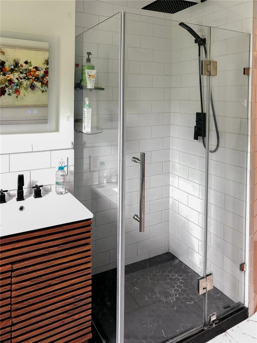 Image 61 of 70 For 945 11th Street N